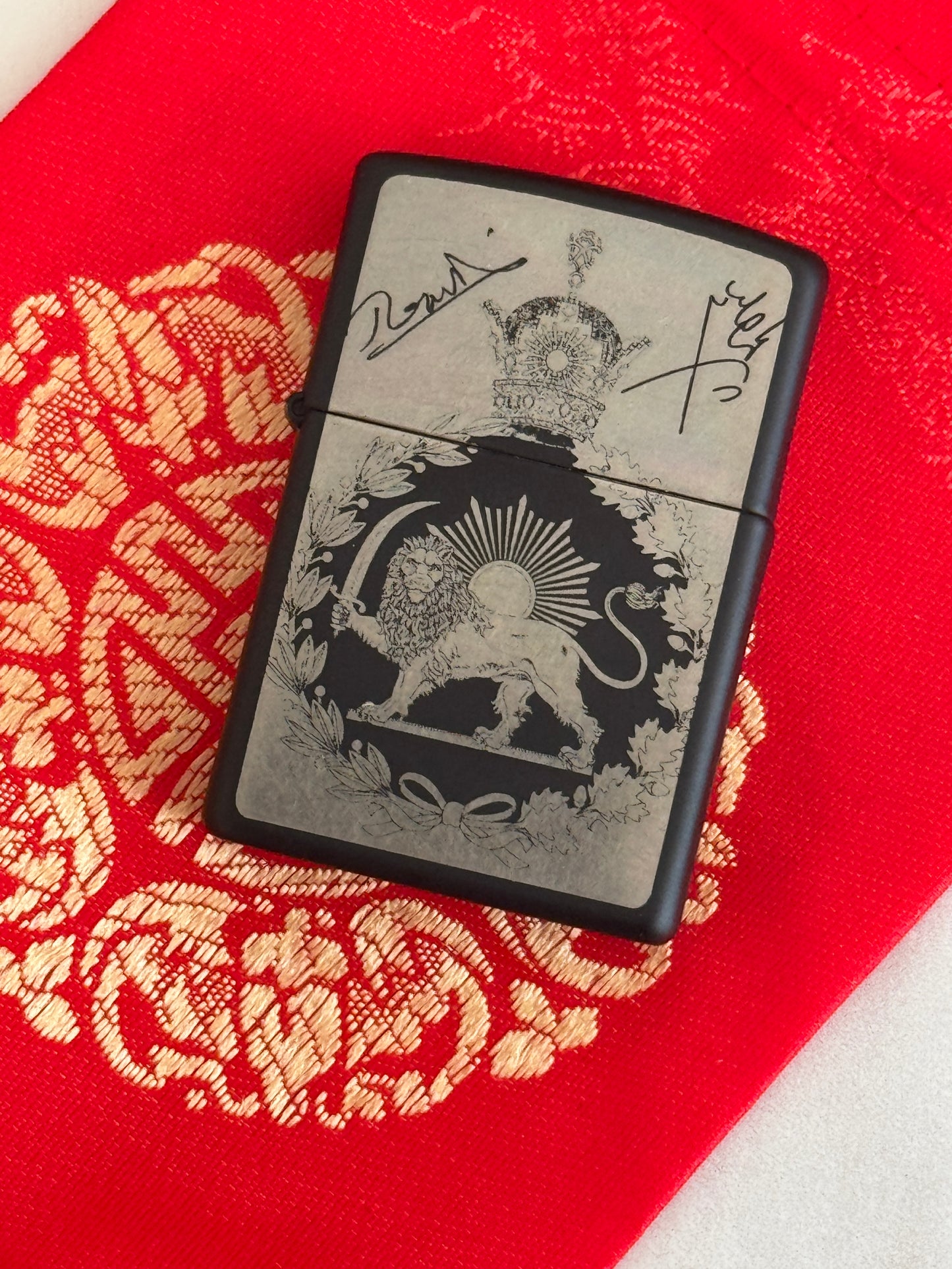 Pahlavi Signatures Lion & Sun Zippo | فندک زیپو شیر و خورشید با امضای محمدرضا پهلوی و شاهزاده رضا پهلوی