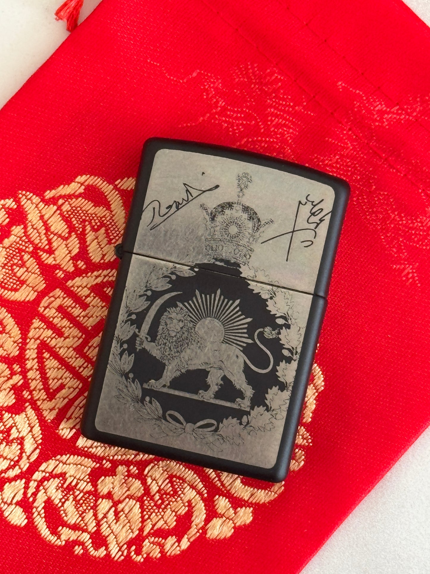 Pahlavi Signatures Lion & Sun Zippo | فندک زیپو شیر و خورشید با امضای محمدرضا پهلوی و شاهزاده رضا پهلوی