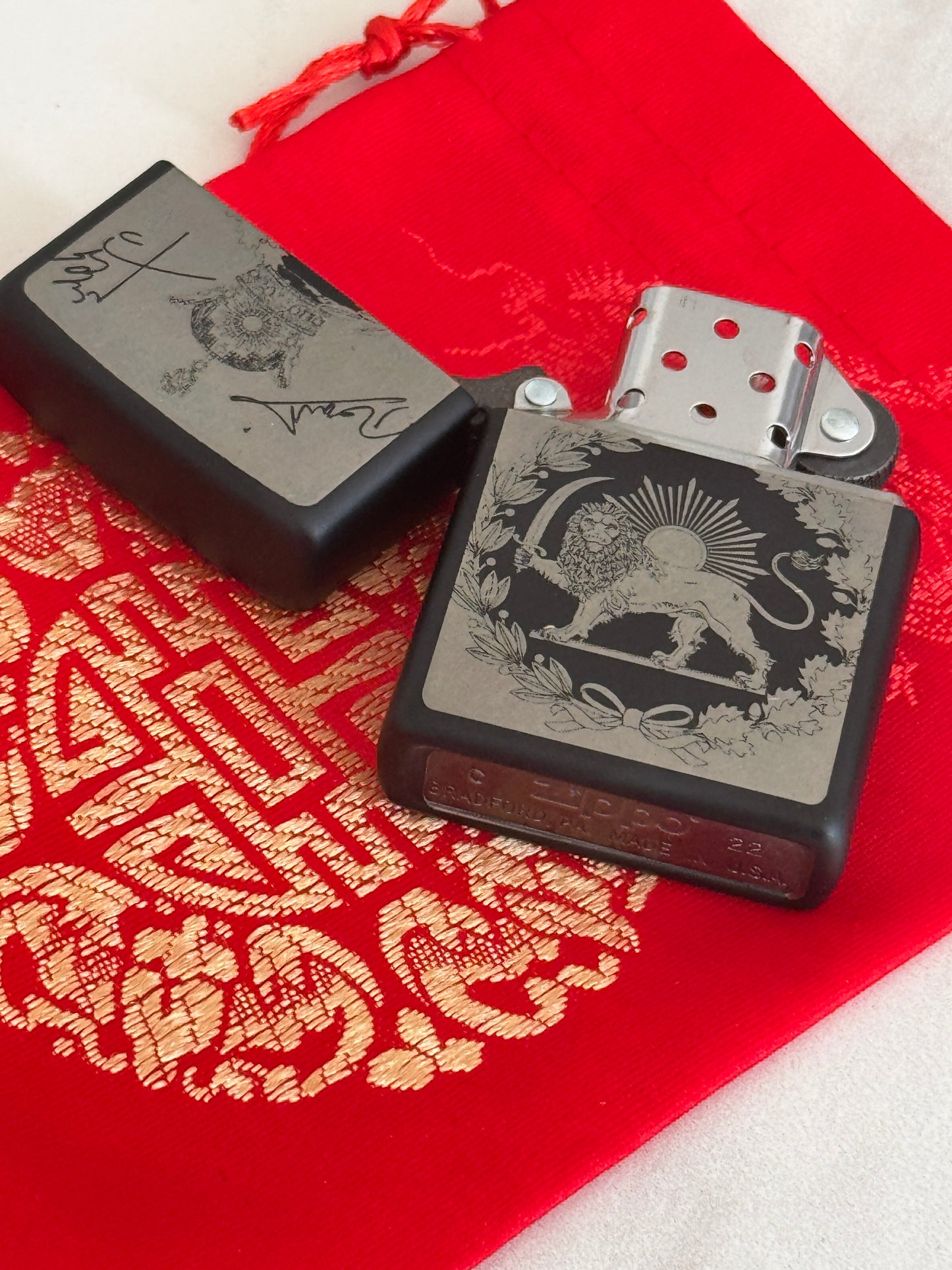Pahlavi Signatures Lion & Sun Zippo | فندک زیپو شیر و خورشید با امضای محمدرضا پهلوی و شاهزاده رضا پهلوی